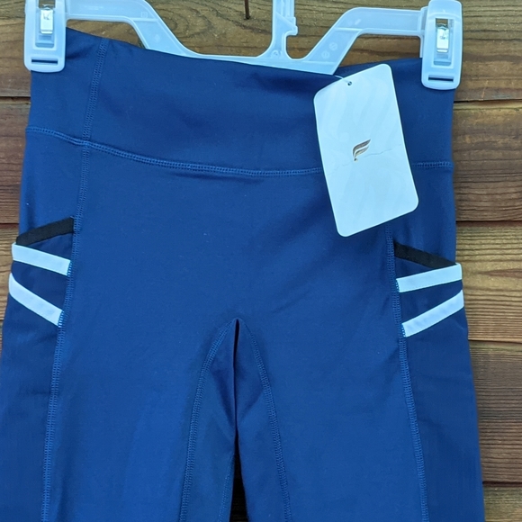 NWT Fabletics woman's leggings, netted sides - Picture 3 of 8